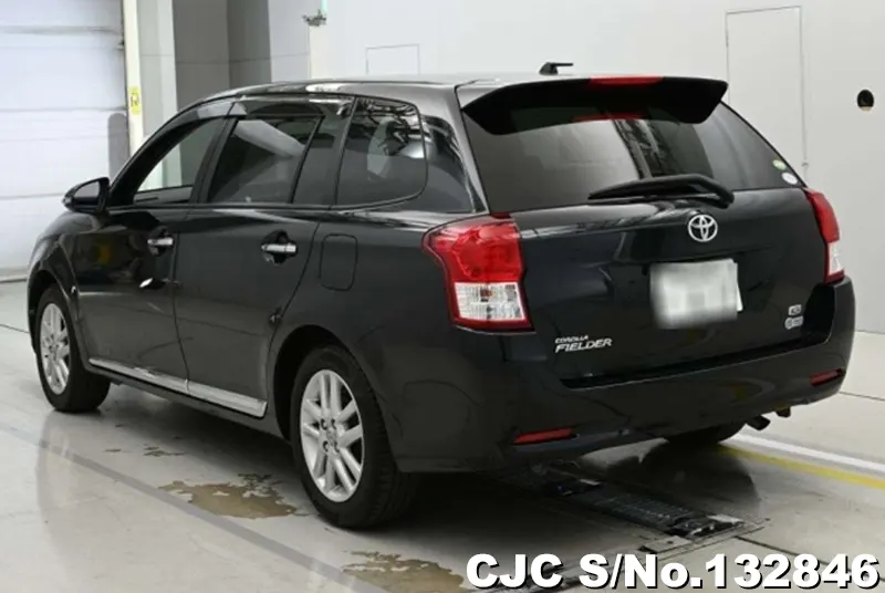 Toyota Corolla Fielder in Black for Sale Image 1