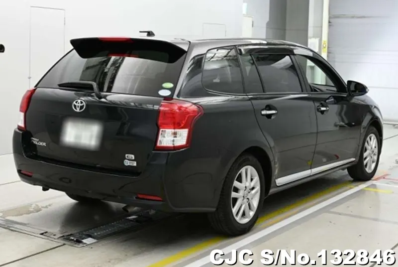 Toyota Corolla Fielder in Black for Sale Image 2