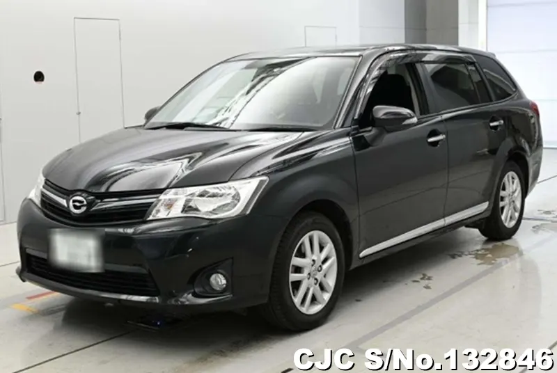 Toyota Corolla Fielder in Black for Sale Image 3