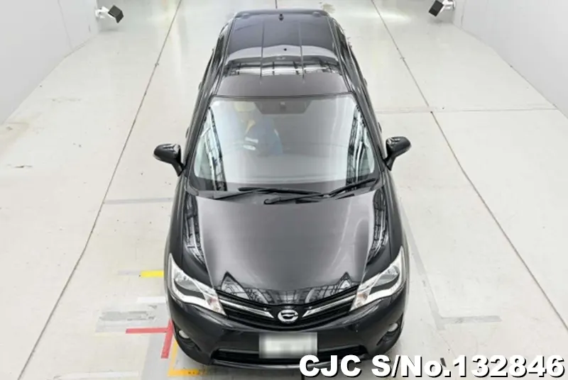 Toyota Corolla Fielder in Black for Sale Image 4