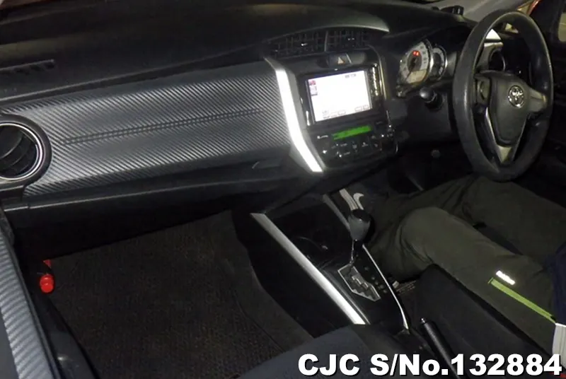 Toyota Corolla Fielder in Silver for Sale Image 4