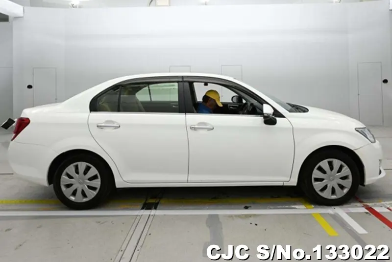 Toyota Corolla Axio in White for Sale Image 6