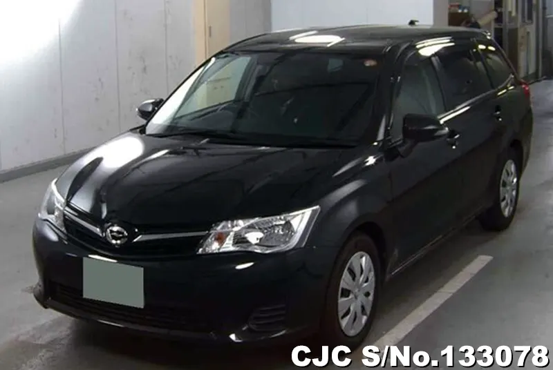 Toyota Corolla Fielder in Black for Sale Image 3