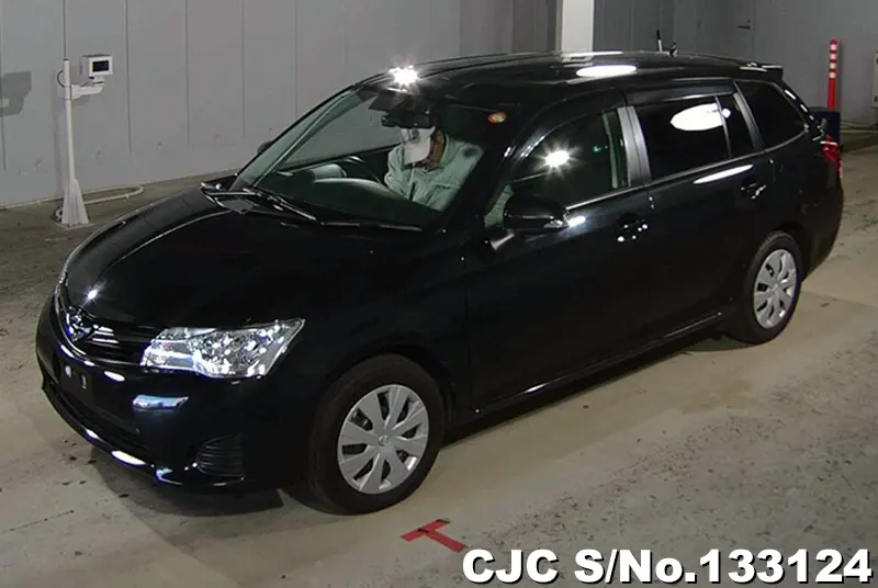 Toyota Corolla Fielder in Black for Sale Image 3