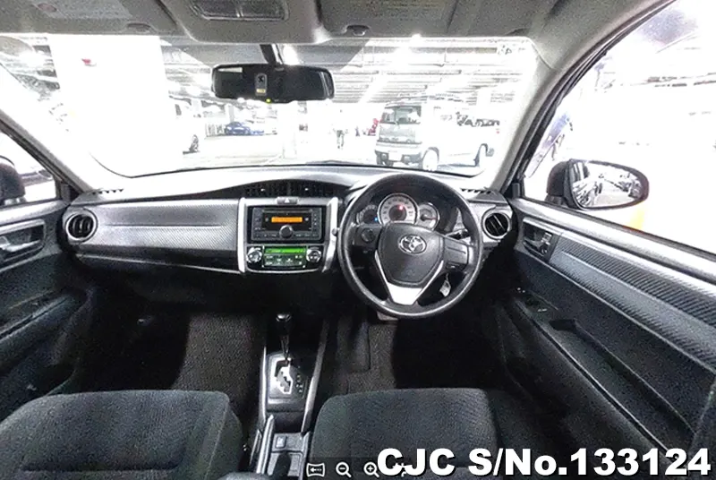 Toyota Corolla Fielder in Black for Sale Image 4