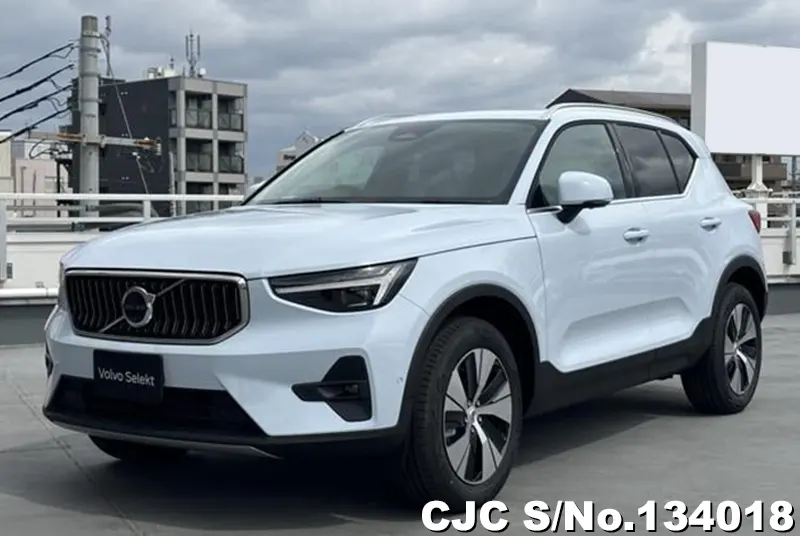 Volvo / XC40 2025