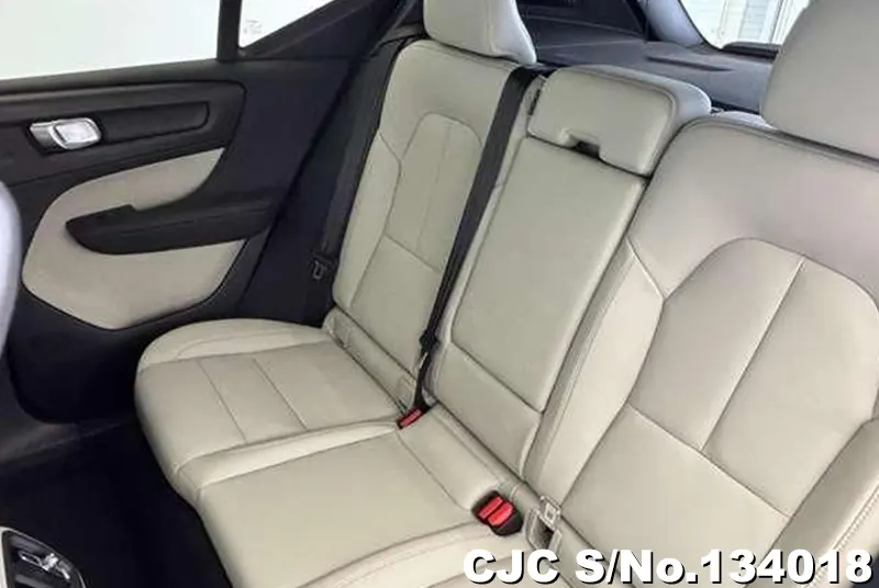 Volvo XC40 in White for Sale Image 6
