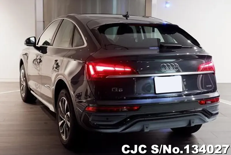 Audi Q5 in Black for Sale Image 1