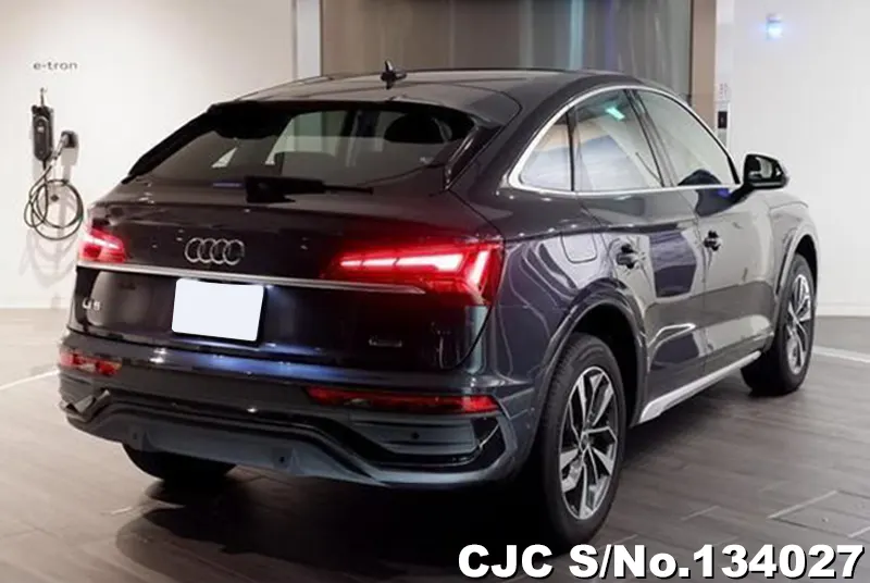 Audi Q5 in Black for Sale Image 2