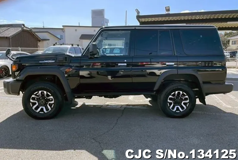 Toyota Land Cruiser in Black for Sale Image 7