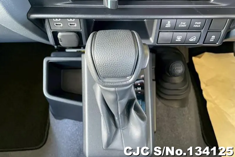 Toyota Land Cruiser in Black for Sale Image 9