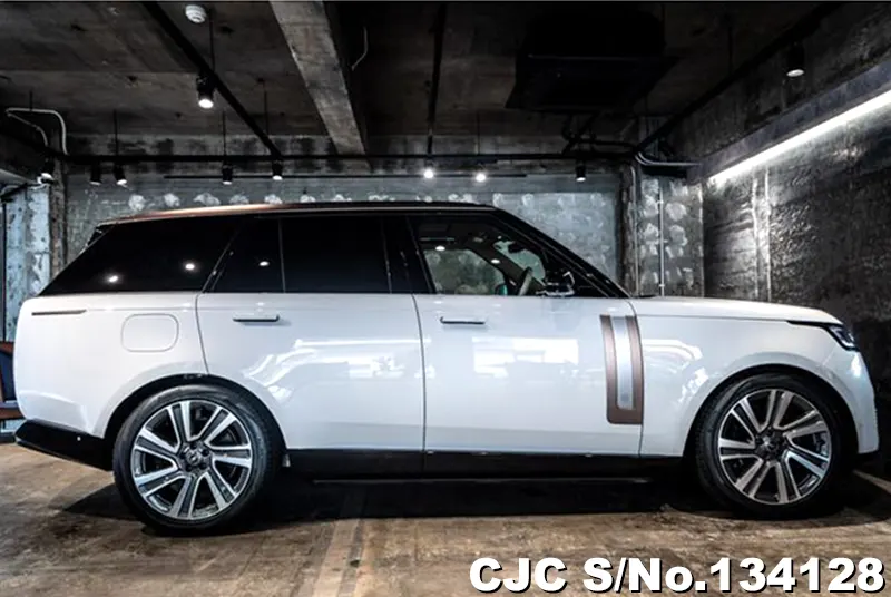 Land Rover Range Rover in White for Sale Image 4