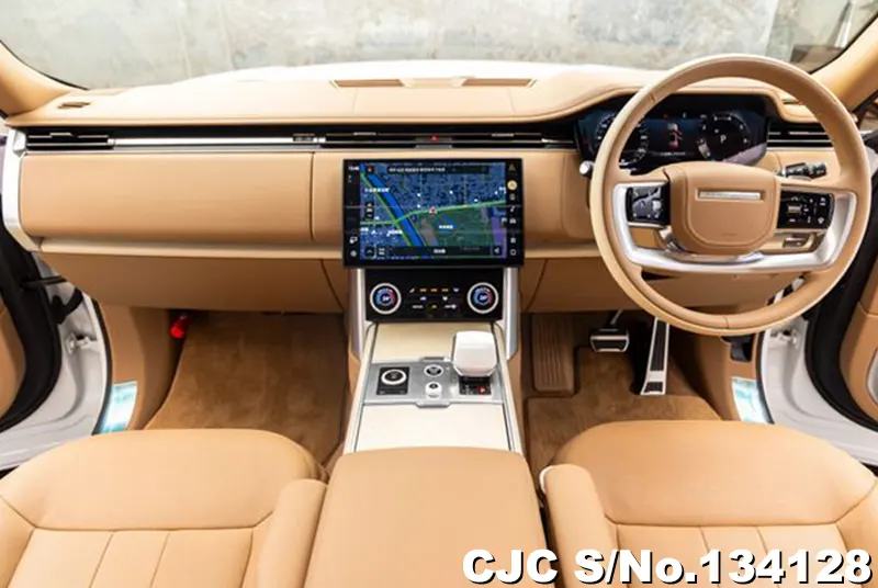 Land Rover Range Rover in White for Sale Image 6