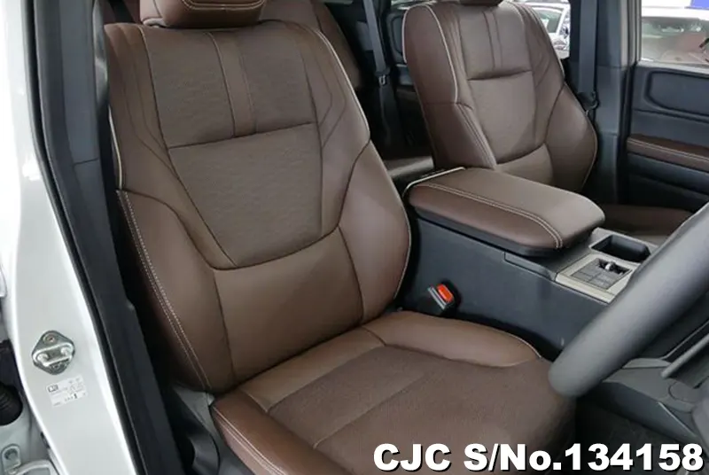 Toyota Land Cruiser 250 in Pearl for Sale Image 11