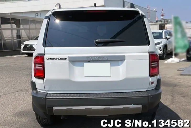 Toyota Land Cruiser 250 in Pearl for Sale Image 2