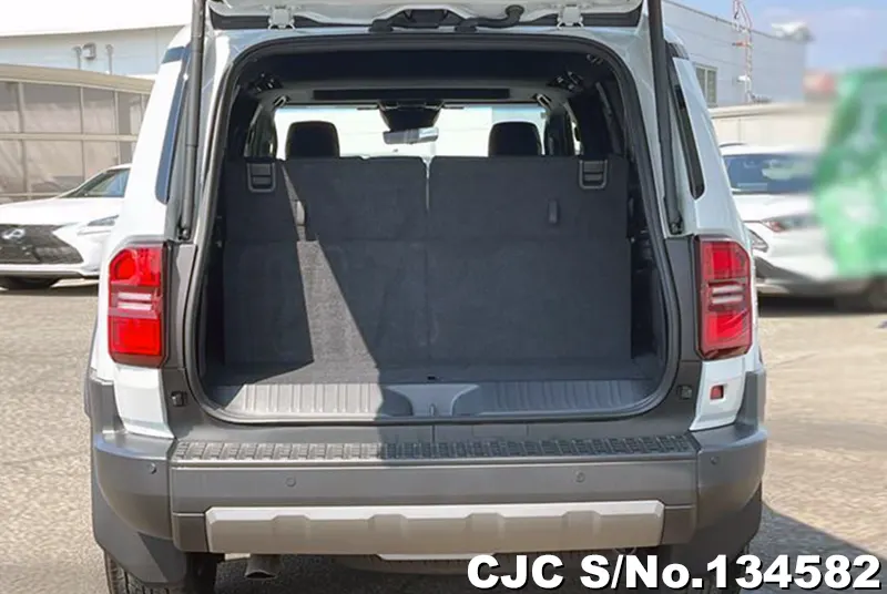 Toyota Land Cruiser 250 in Pearl for Sale Image 3