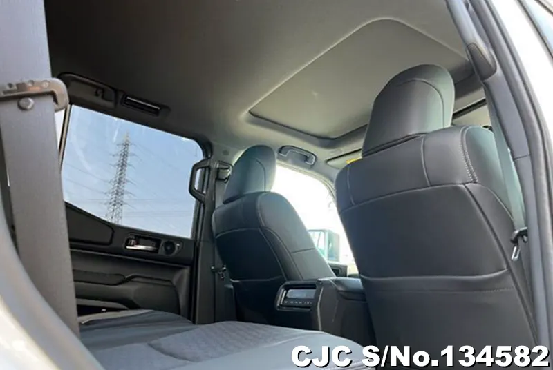 Toyota Land Cruiser 250 in Pearl for Sale Image 4