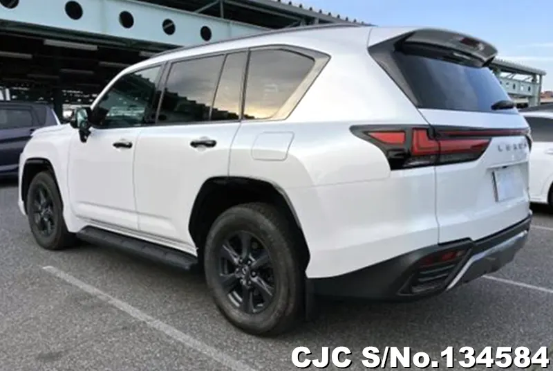 Lexus LX 600 in Pearl for Sale Image 1
