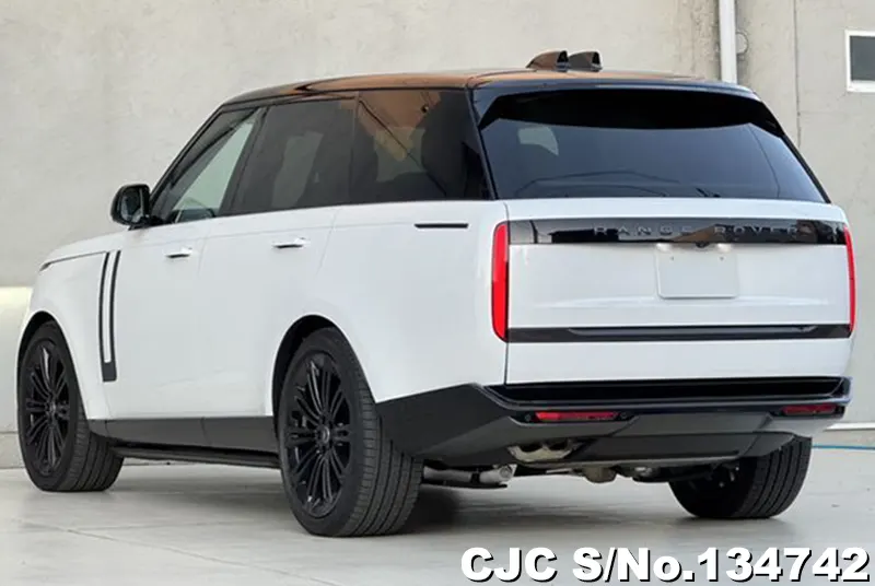 Land Rover Range Rover in White for Sale Image 1