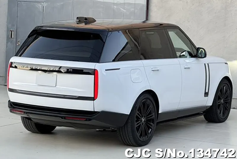 Land Rover Range Rover in White for Sale Image 2