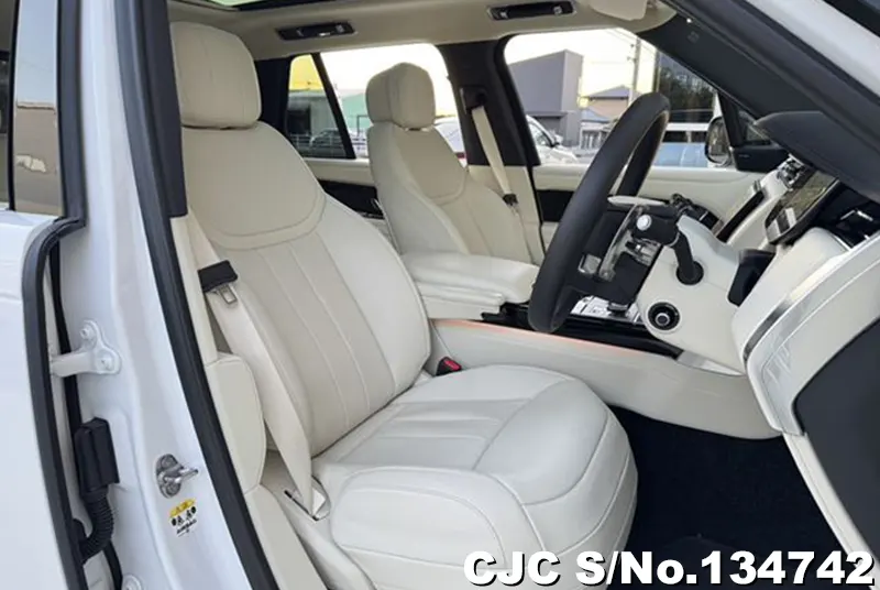 Land Rover Range Rover in White for Sale Image 9