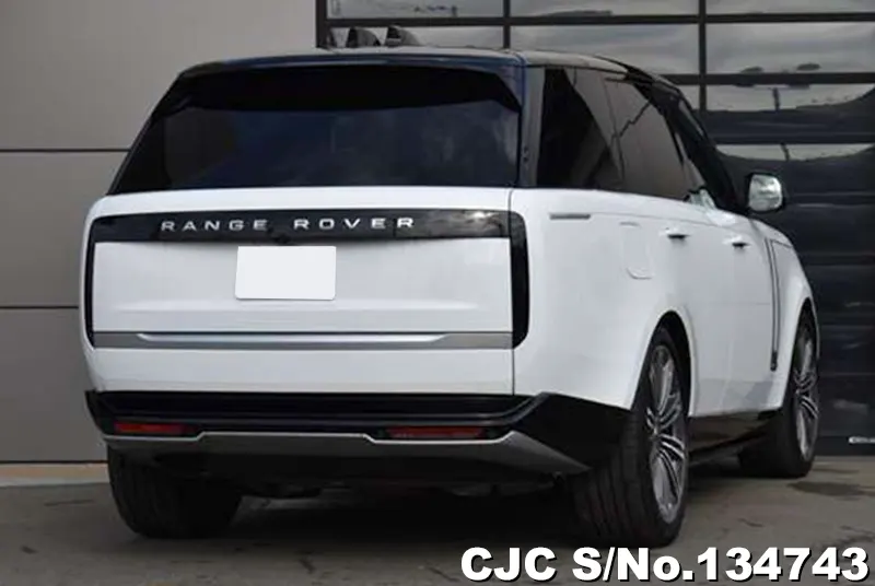 Land Rover Range Rover in White for Sale Image 2