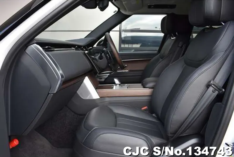 Land Rover Range Rover in White for Sale Image 8