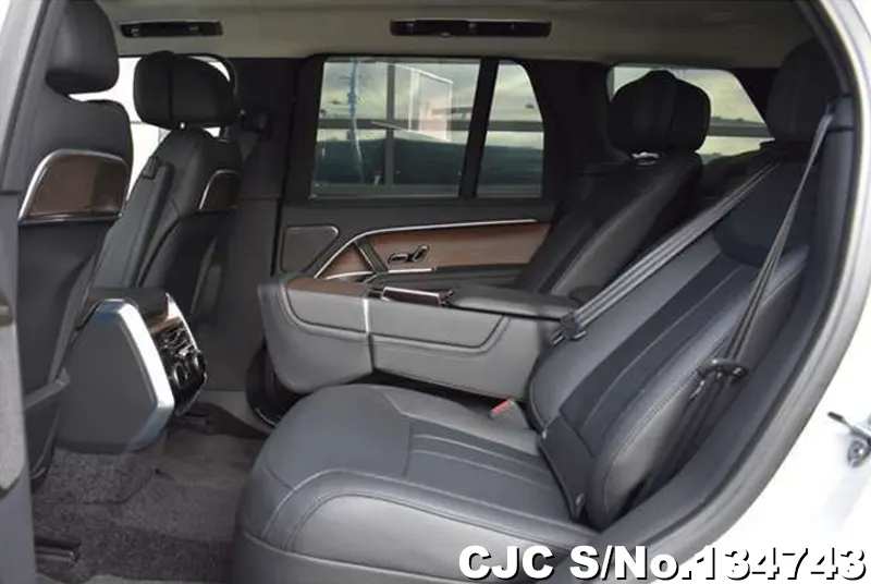 Land Rover Range Rover in White for Sale Image 10