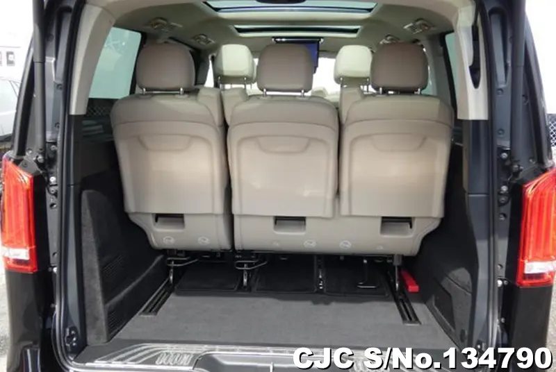 Mercedes Benz V Class in Black for Sale Image 2