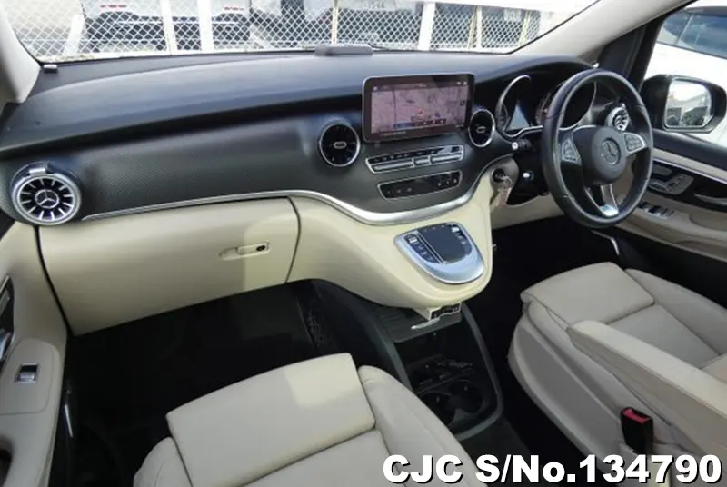 Mercedes Benz V Class in Black for Sale Image 3
