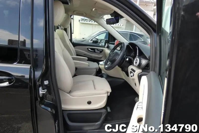 Mercedes Benz V Class in Black for Sale Image 4