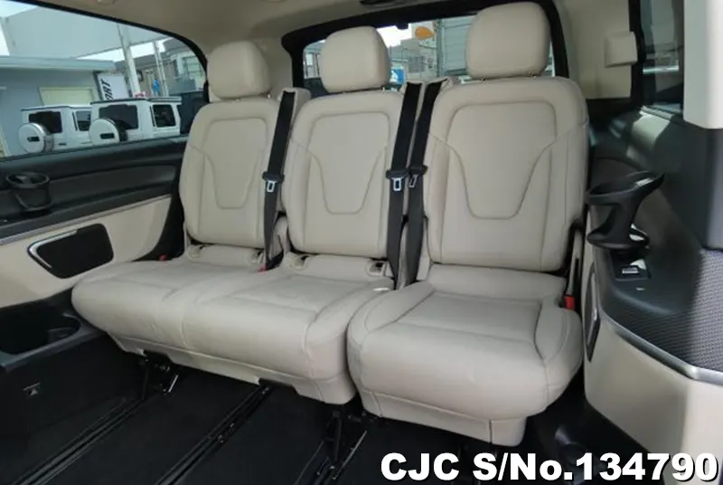 Mercedes Benz V Class in Black for Sale Image 9