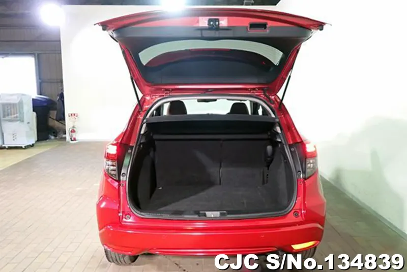 Honda Vezel in Red for Sale Image 6