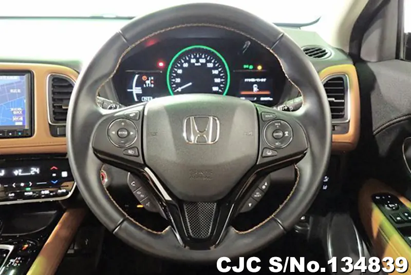 Honda Vezel in Red for Sale Image 12