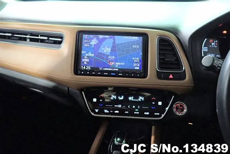 Honda Vezel in Red for Sale Image 13