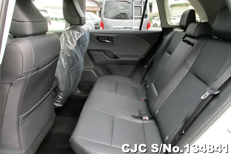 Toyota Rav4 in White for Sale Image 11