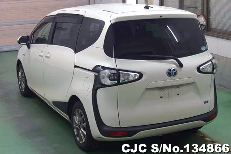 Toyota Sienta in White for Sale Image 1