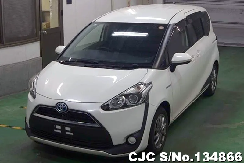 Toyota Sienta in White for Sale Image 3