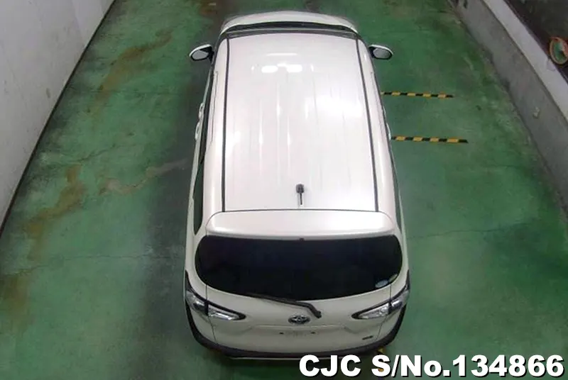 Toyota Sienta in White for Sale Image 4