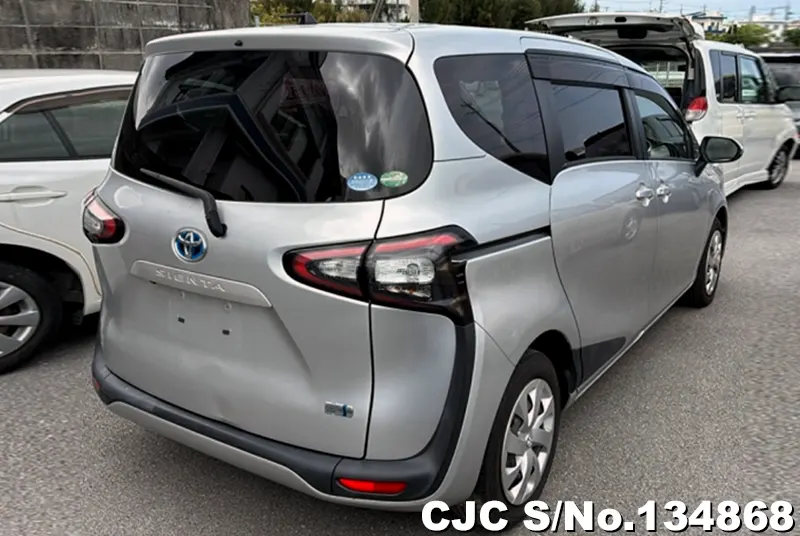 Toyota Sienta in Silver for Sale Image 2