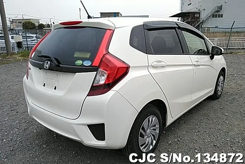 Honda Fit in White for Sale Image 2