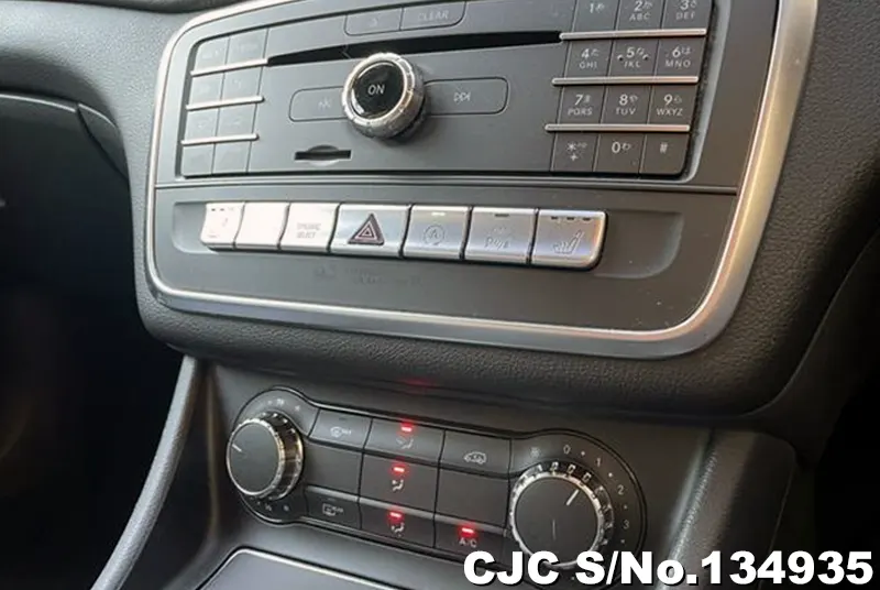 Mercedes Benz GLA Class in Gray for Sale Image 8