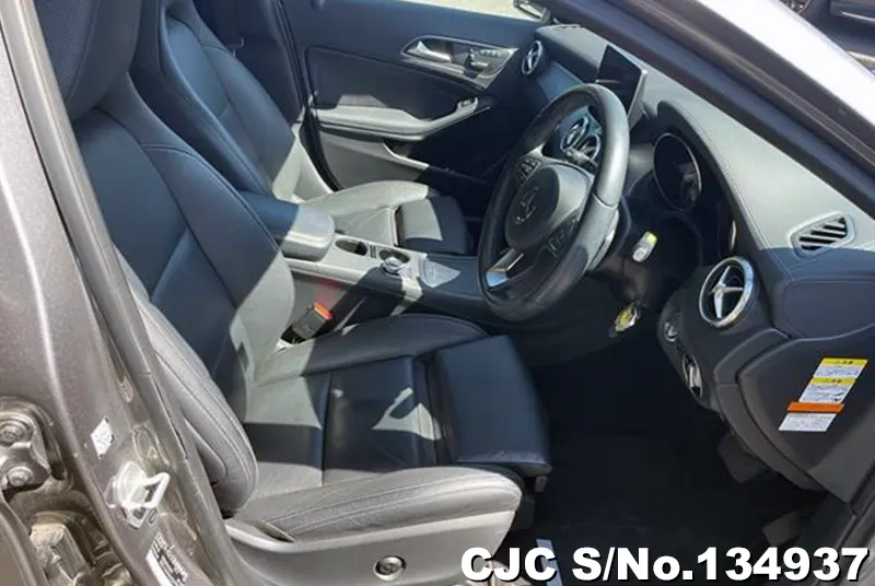 Mercedes Benz GLA Class in Gray for Sale Image 7