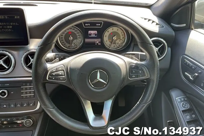 Mercedes Benz GLA Class in Gray for Sale Image 11