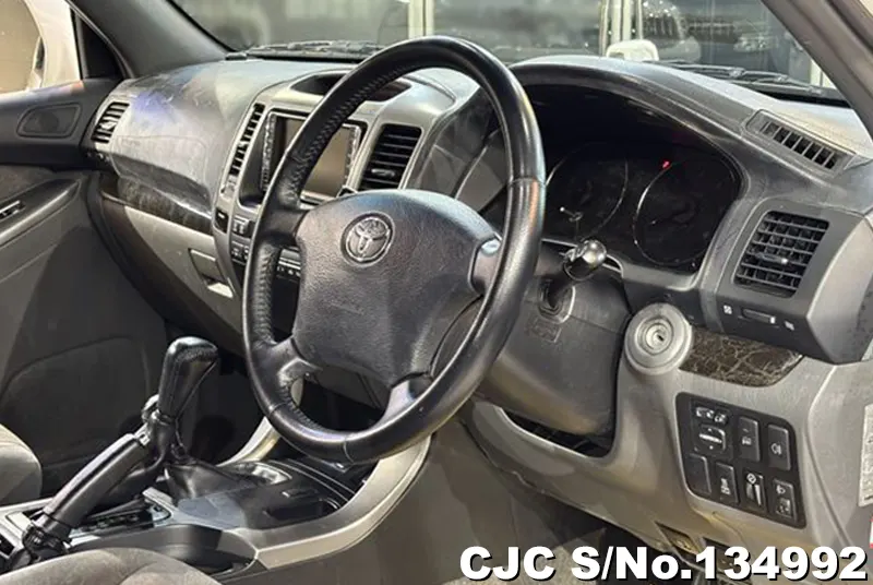 Toyota Land Cruiser Prado in White for Sale Image 9