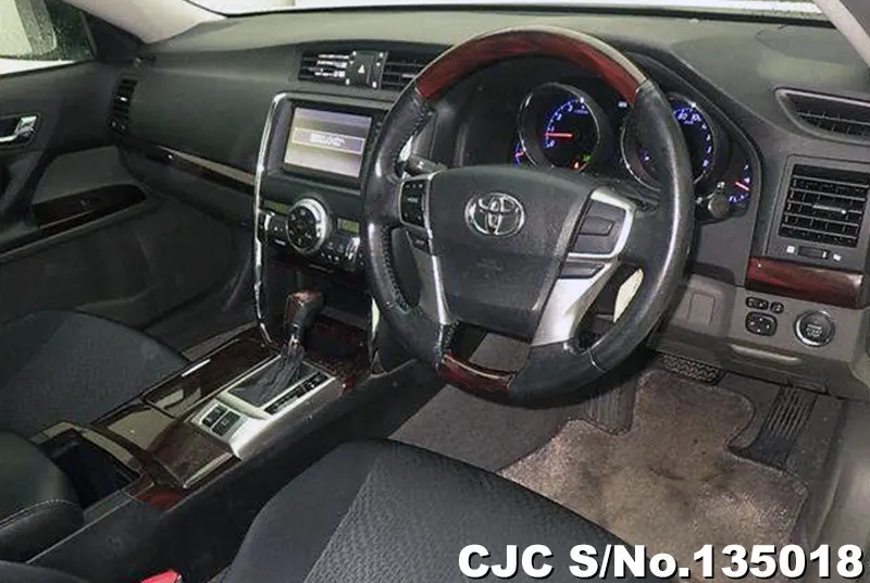 Toyota Mark X in White for Sale Image 2