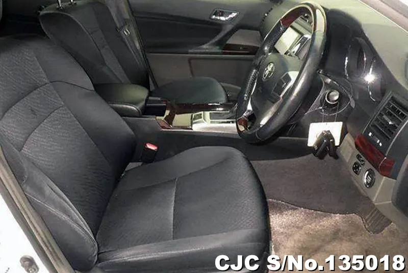 Toyota Mark X in White for Sale Image 4