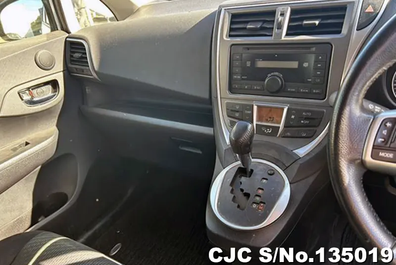 Toyota Ractis in Blue for Sale Image 14