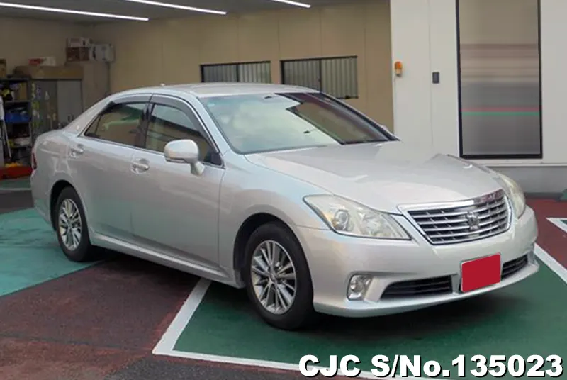 Toyota / Crown 2010
