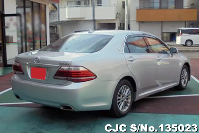 Toyota Crown in Silver for Sale Image 2